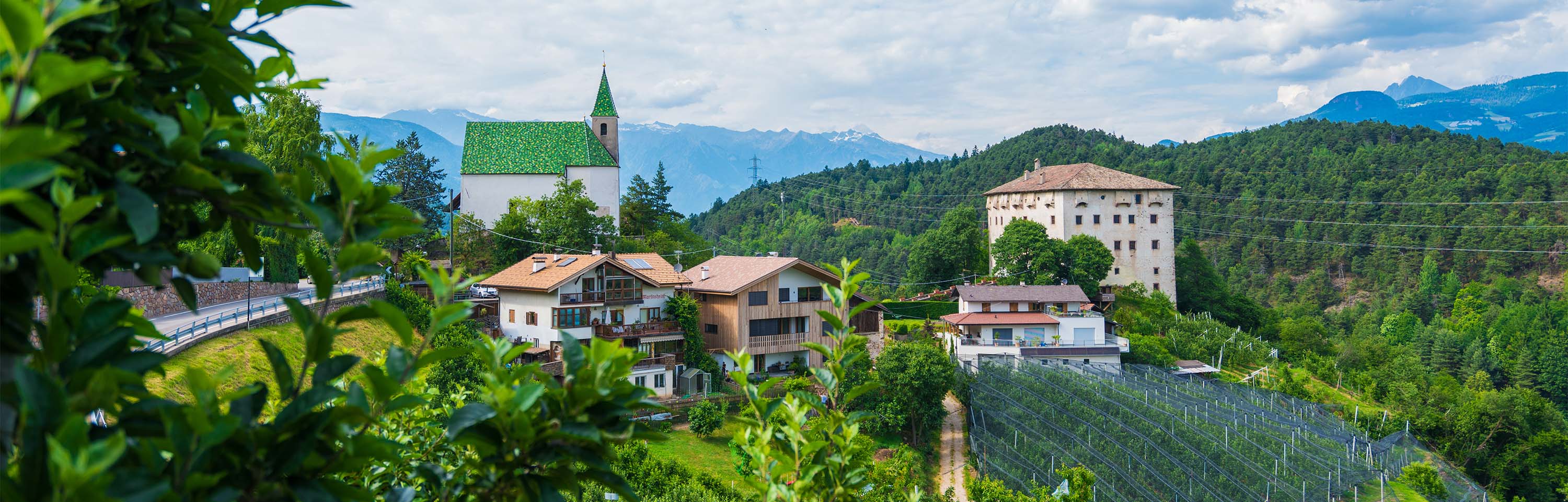 Schloss Katzenzungen und St. Martins Kirche in Prissian