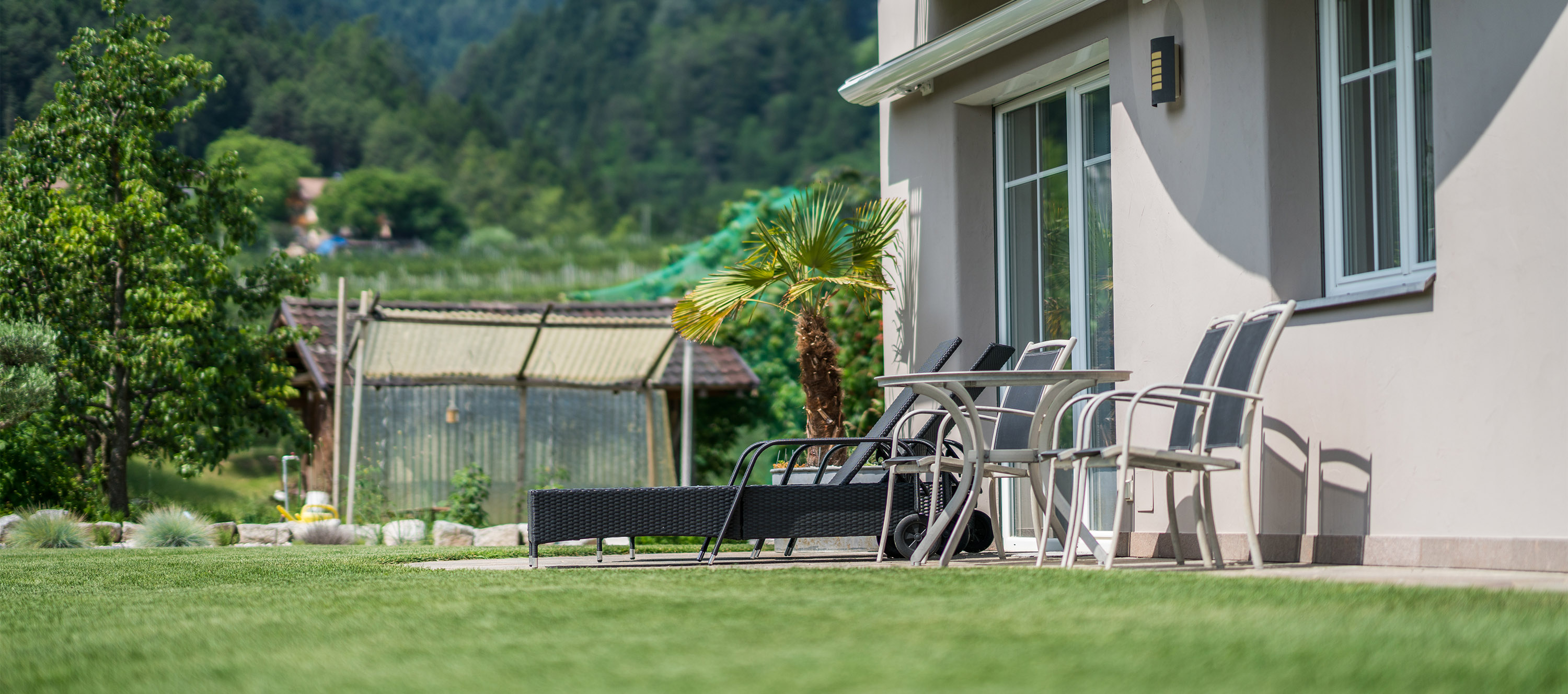 garten und liegestühle ferienwohnungen gamper